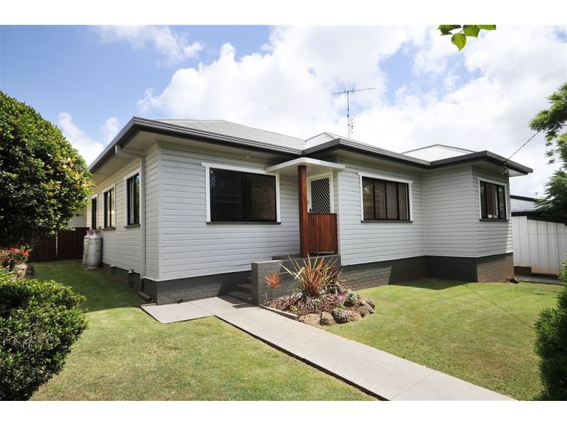 229 West Street, Harristown QLD 4350