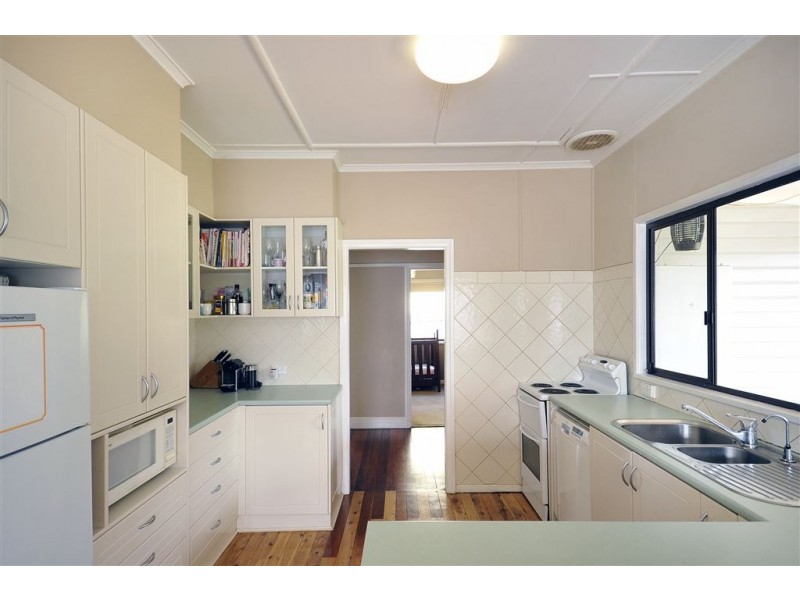 229 West Street, Harristown QLD 4350