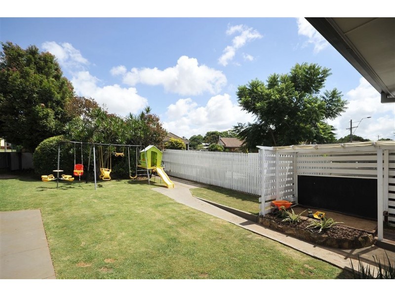 229 West Street, Harristown QLD 4350