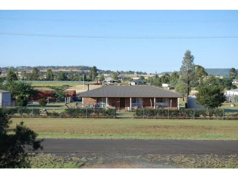 17 Creek Street, Cambooya QLD 4358