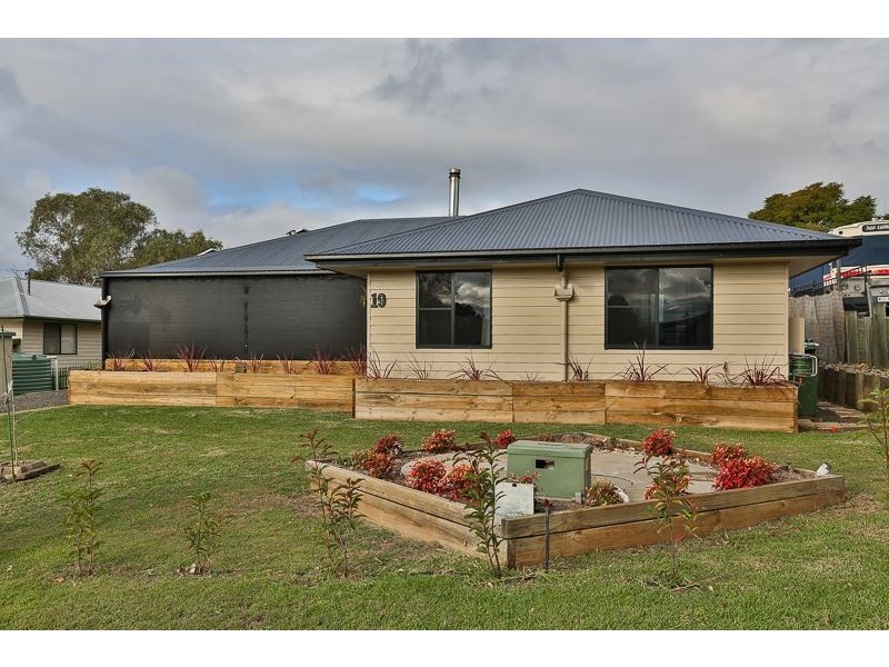 19 Bell Street, Greenmount QLD 4359