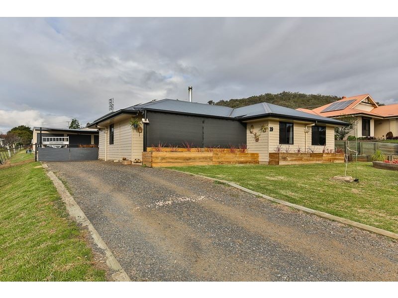 19 Bell Street, Greenmount QLD 4359