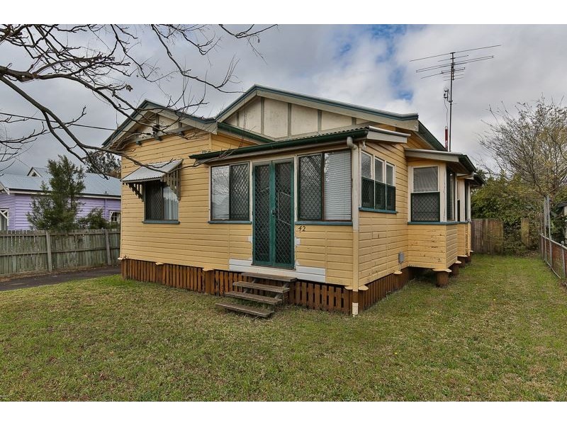 42 Clark Street, South Toowoomba QLD 4350
