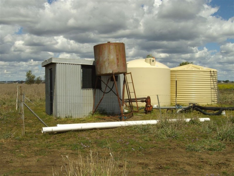 - Devon Park Boundary Road, Oakey QLD 4401