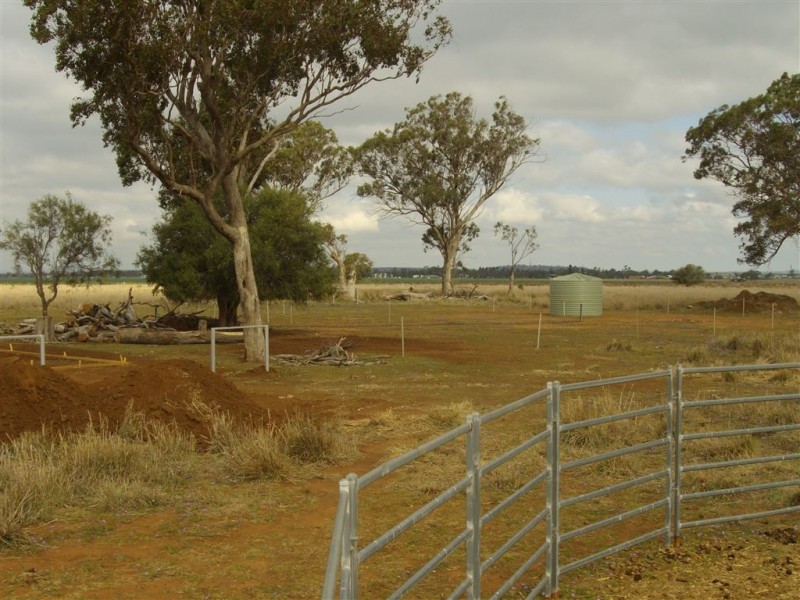 - Devon Park Boundary Road, Oakey QLD 4401