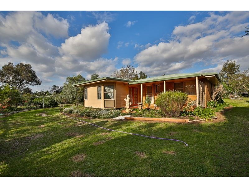 6 Murton Street, Nobby QLD 4360