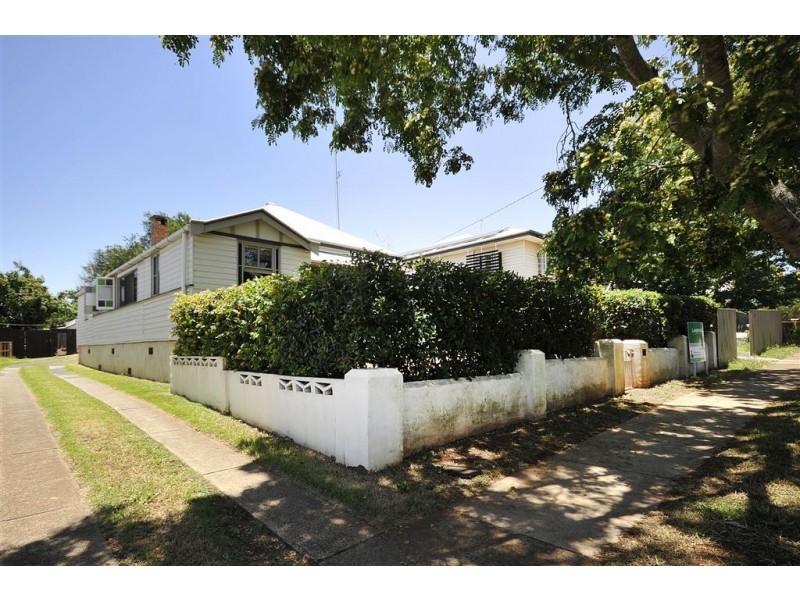 137 Jellicoe Street, North Toowoomba QLD 4350