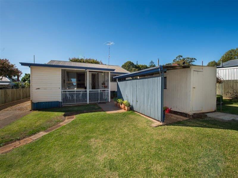 10 Chamberlain Street, North Toowoomba QLD 4350