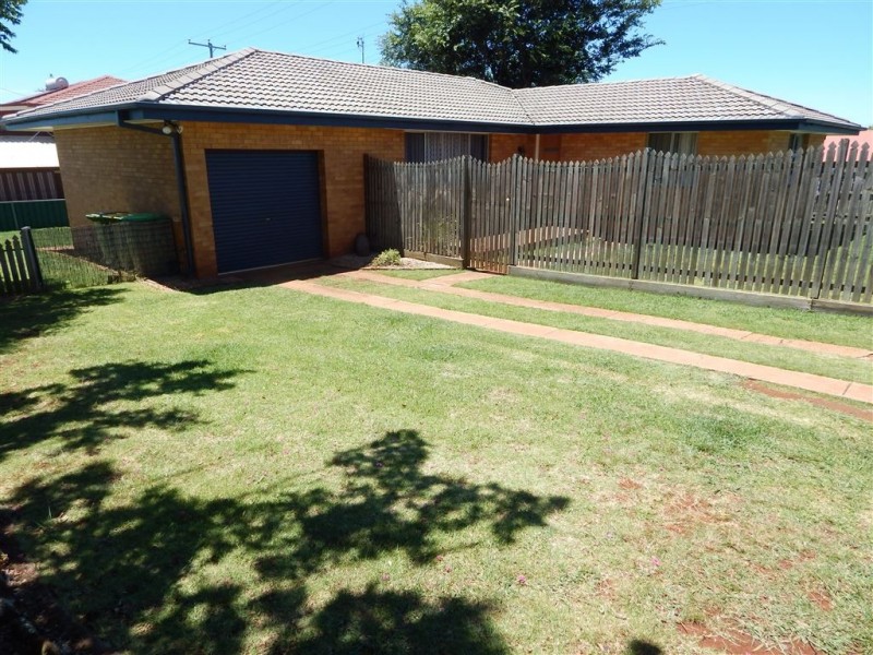 328 West Street, Kearneys Spring QLD 4350