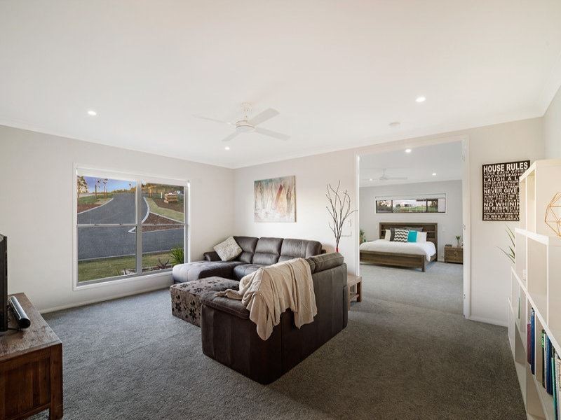27 Colonial Drive, Gowrie Junction QLD 4352