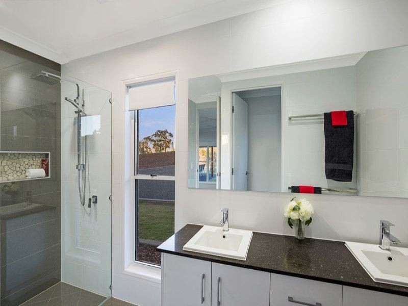 27 Colonial Drive, Gowrie Junction QLD 4352