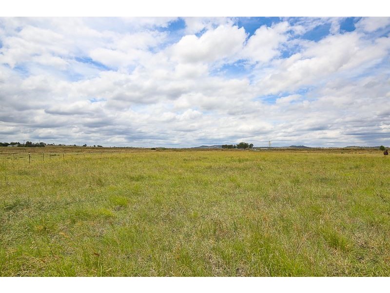 43 Bourne Road, Cambooya QLD 4358