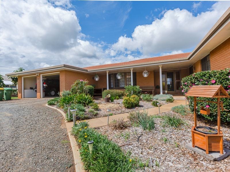 302 Greenwattle Street, Wilsonton Heights QLD 4350