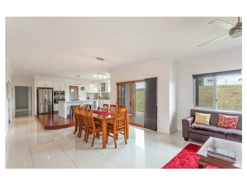 6 Explorer Court, Gowrie Junction QLD 4352