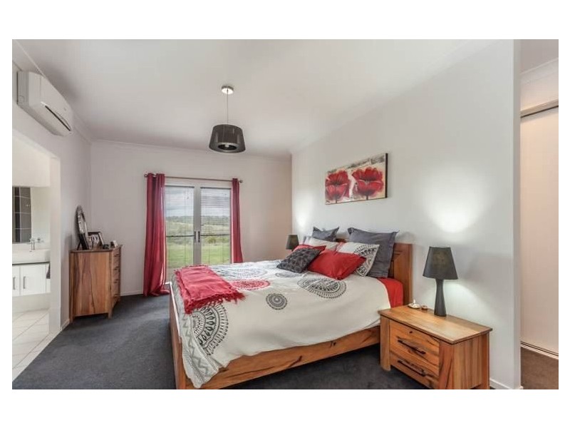 6 Explorer Court, Gowrie Junction QLD 4352