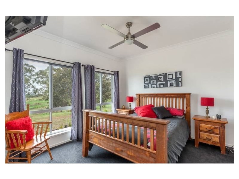 6 Explorer Court, Gowrie Junction QLD 4352