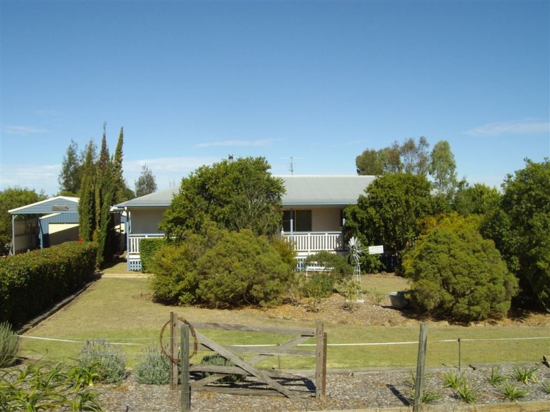 9 Jackson Street, Nobby QLD 4360