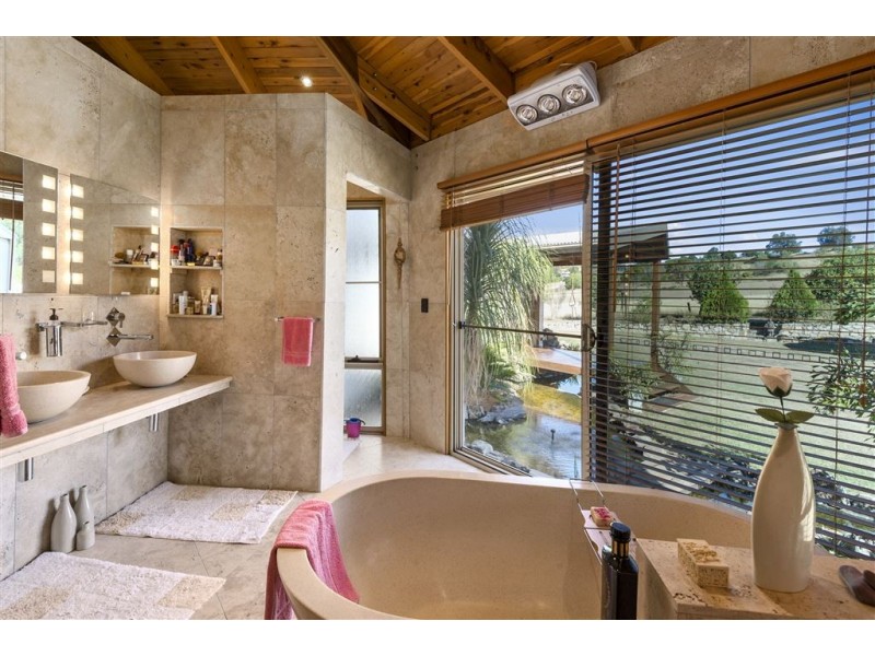 9A Narelle Court, Plainland QLD 4341