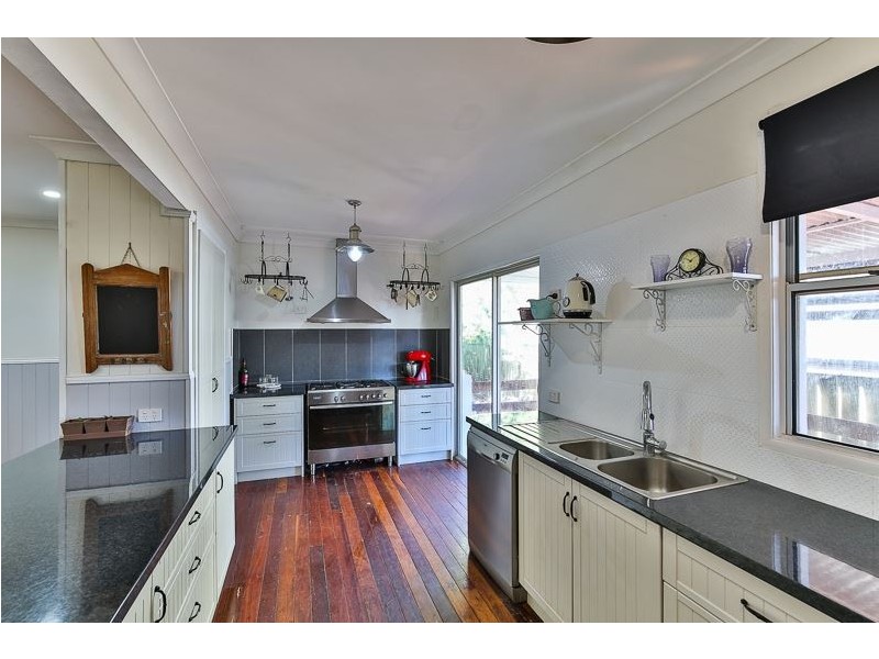 17 Atkinsonn Streett, South Toowoomba QLD 4350