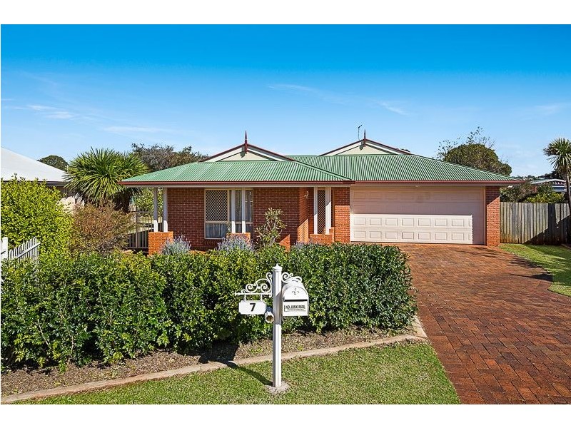 7 Tess Close, Middle Ridge QLD 4350
