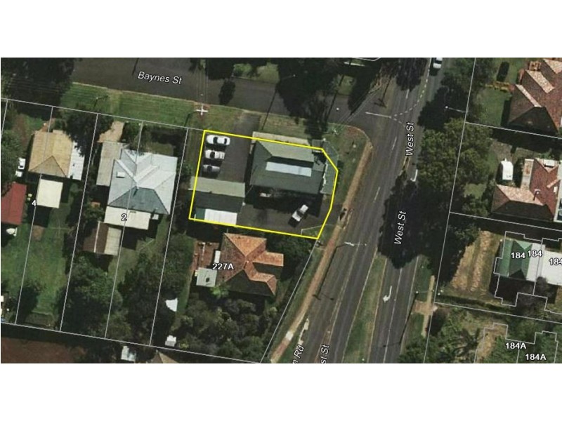 227 West Street, Harristown QLD 4350