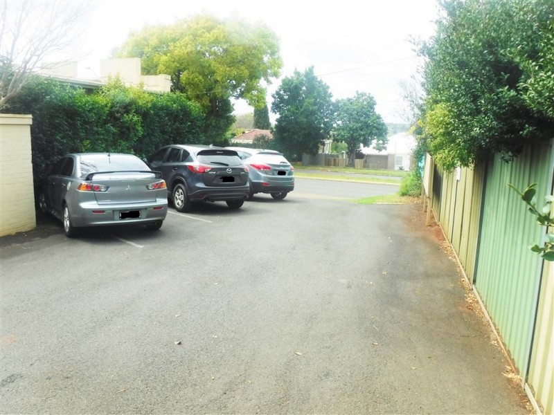 227 West Street, Harristown QLD 4350