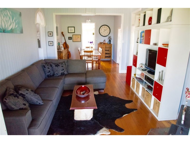 440 Palmtree Rd, Ravensbourne QLD 4352