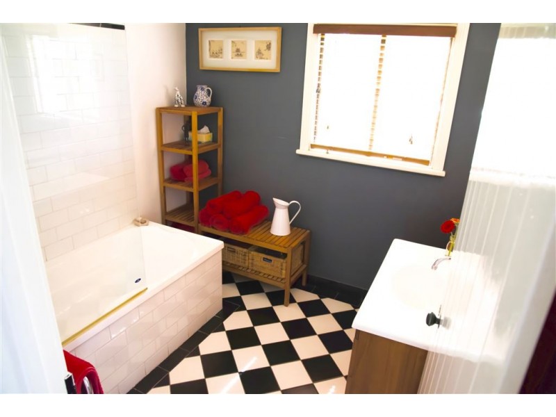 440 Palmtree Rd, Ravensbourne QLD 4352