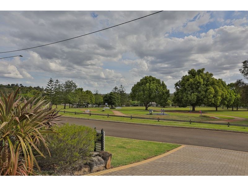 22 Mooney Street, Harlaxton QLD 4350