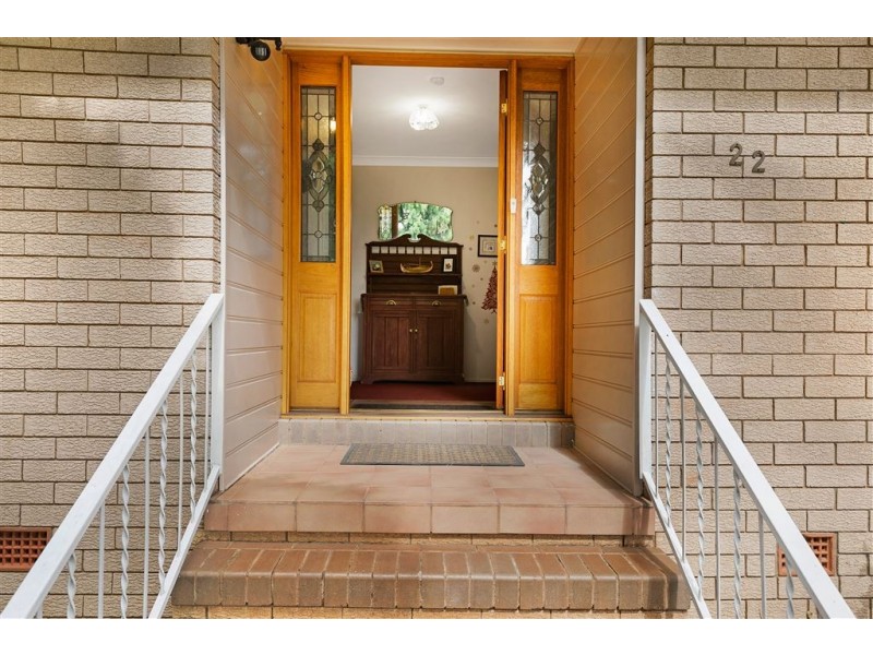 22 Barrymount Crescent, Mount Lofty QLD 4350