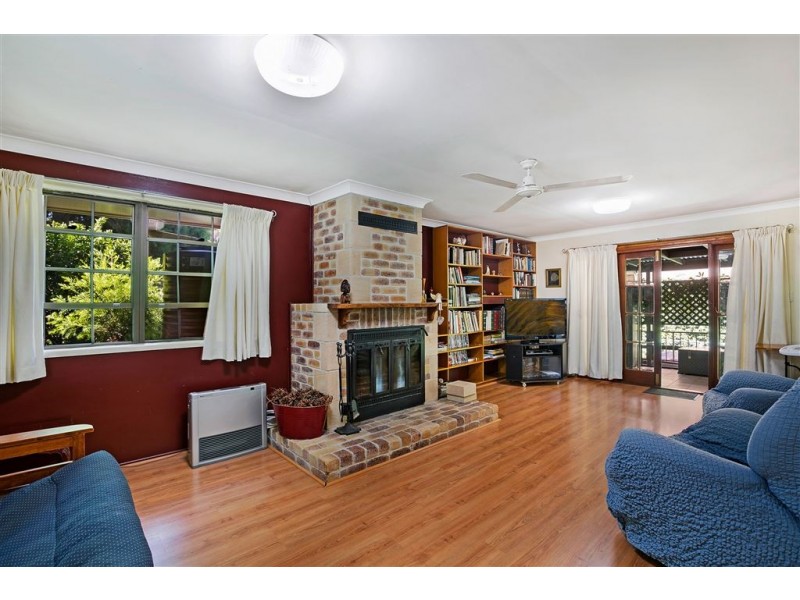 22 Barrymount Crescent, Mount Lofty QLD 4350