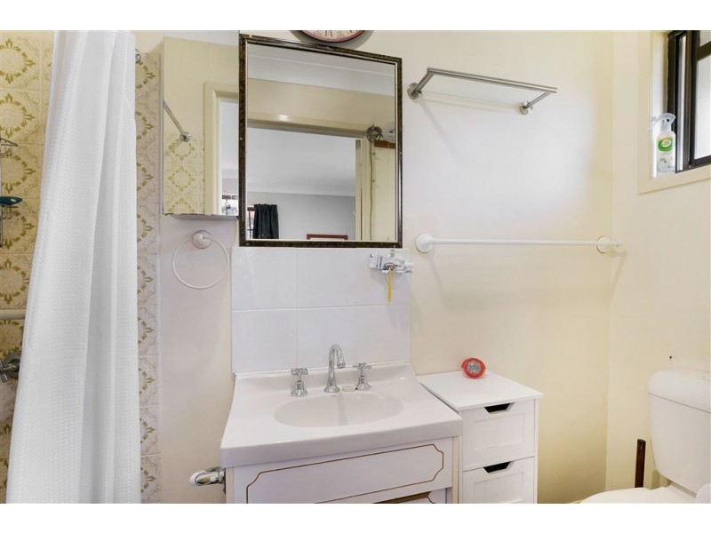 22 Barrymount Crescent, Mount Lofty QLD 4350