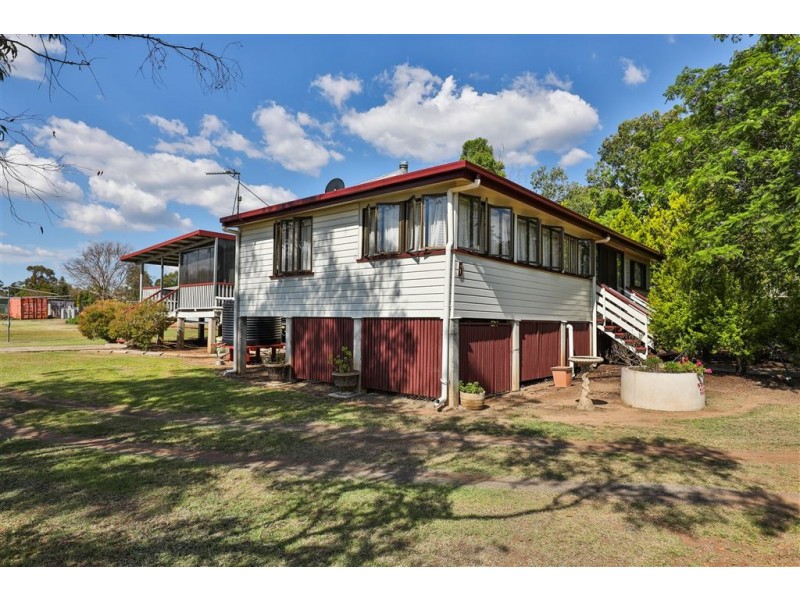 5 Victoria Street, Goombungee QLD 4354