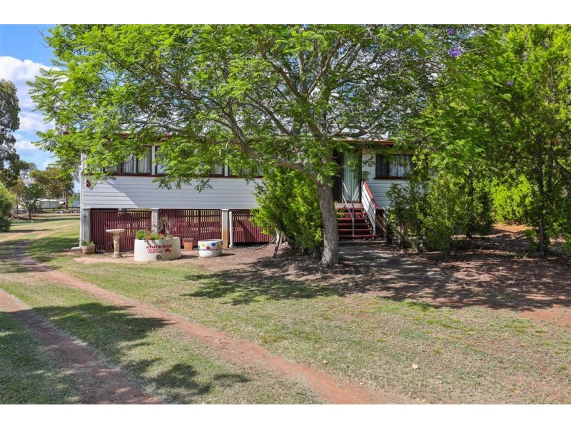 5 Victoria Street, Goombungee QLD 4354