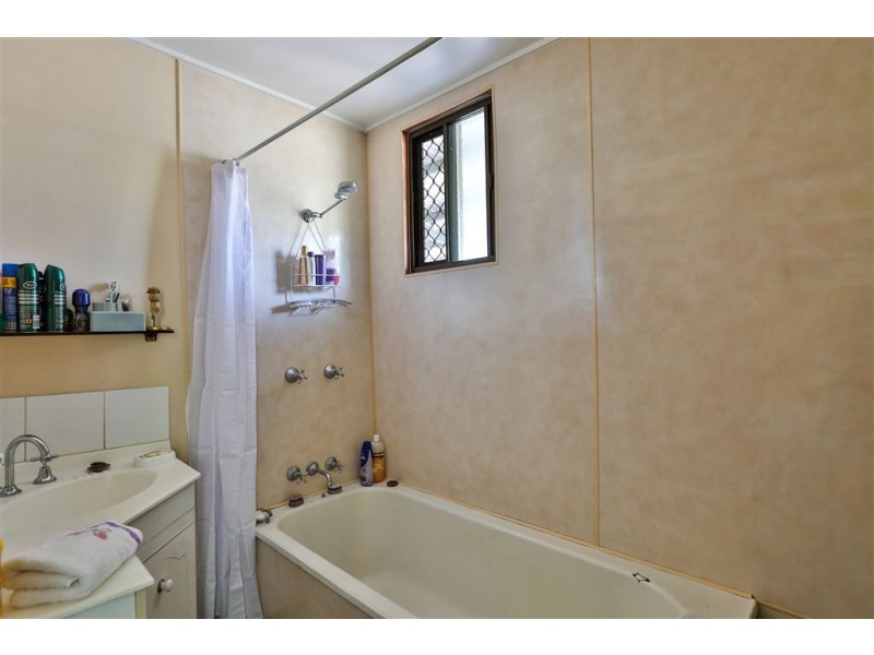 5 Victoria Street, Goombungee QLD 4354