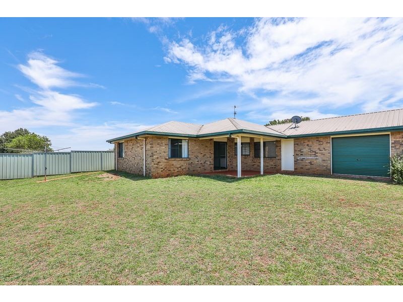 8 Stoneyhurst Court, Glenvale QLD 4350