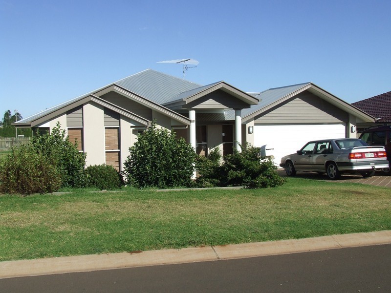 19 Shelton Crescent, Toowoomba QLD 4350