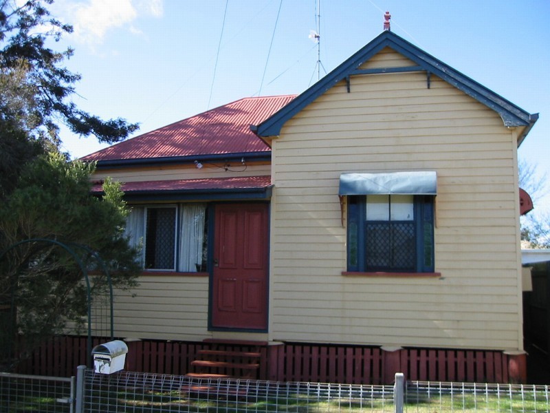 2 Peardon Street, Toowoomba QLD 4350