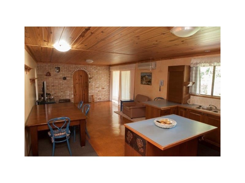 38 Pioneers Road, Mungar QLD 4650