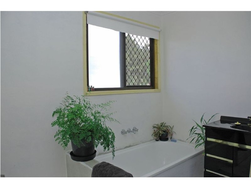 11 Robertson Street,, Boonooroo QLD 4650