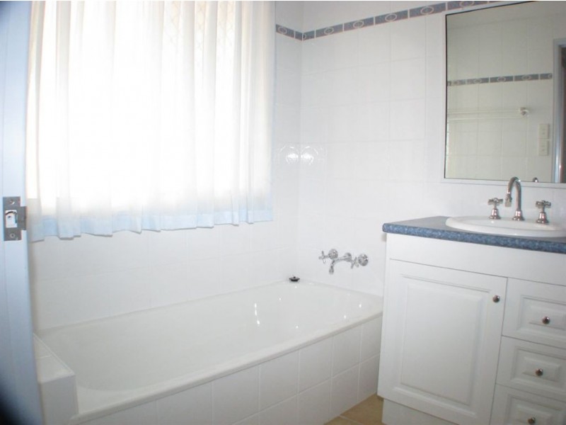 8 Guilmartins Way, Tinana QLD 4650