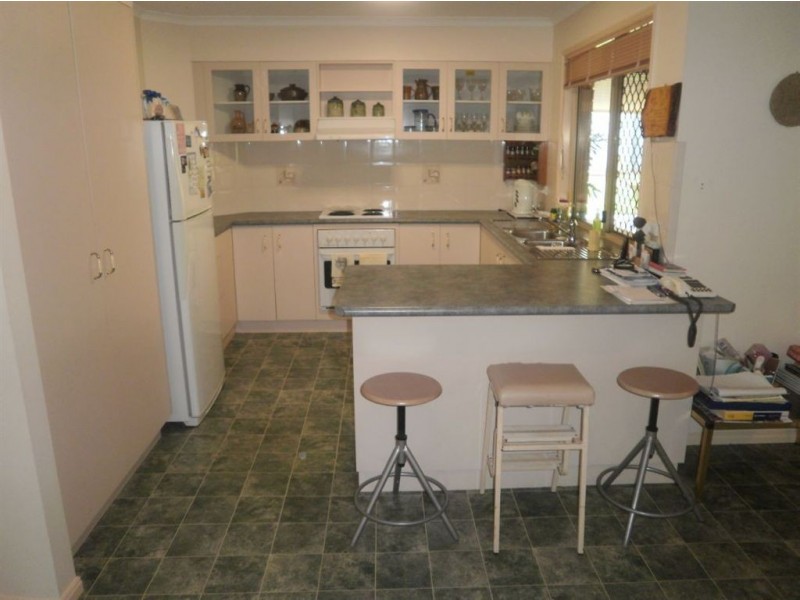 73 Amanda Avenue, Oakhurst QLD 4650