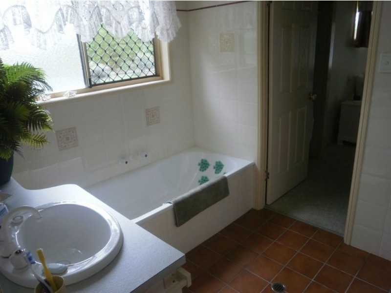 73 Amanda Avenue, Oakhurst QLD 4650