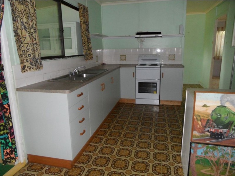 86 Old Bruce Highway, Howard QLD 4659