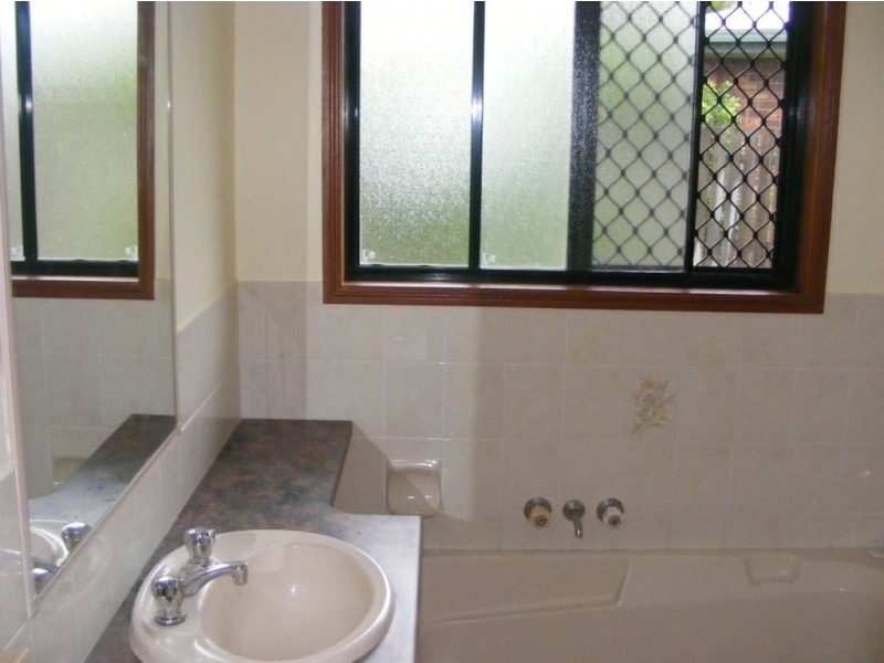 5 Carrie Court, Torquay QLD 4655