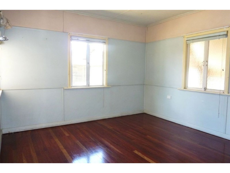 128 Ferry Street, Maryborough QLD 4650