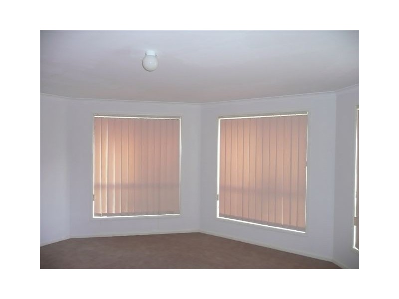 42 Loretto Drive, Oakhurst QLD 4650