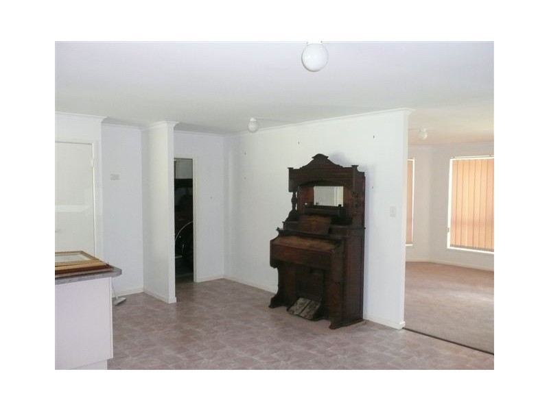 42 Loretto Drive, Oakhurst QLD 4650