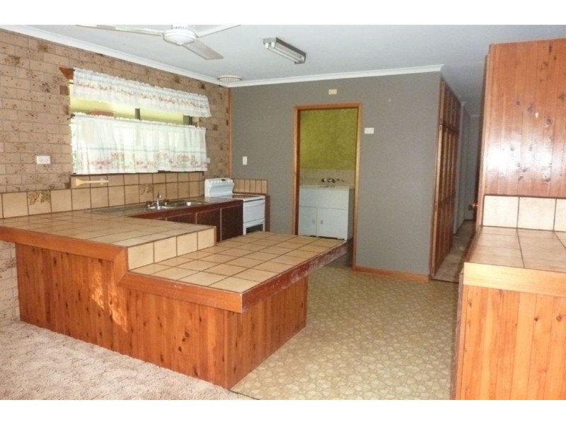 106 Old Bruce Highway, Owanyilla QLD 4650