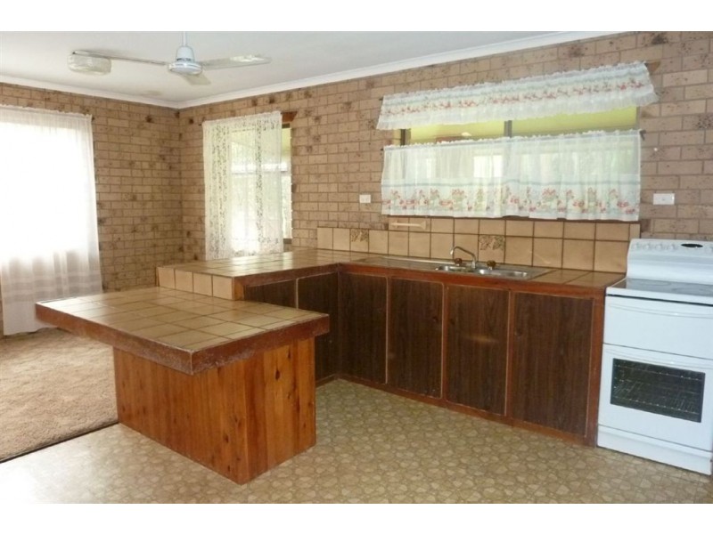 106 Old Bruce Highway, Owanyilla QLD 4650